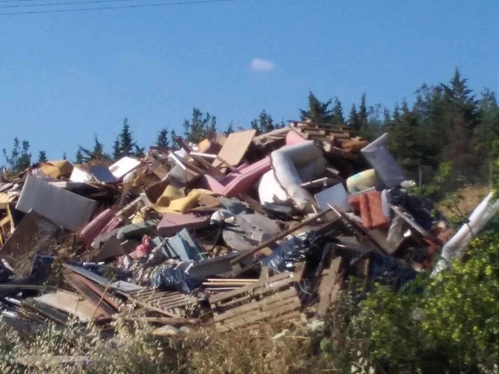 Σκουπιδότοποι επικίνδυνοι σε περίπτωση πυρκαγιάς στην περιοχή του Φιλύρου