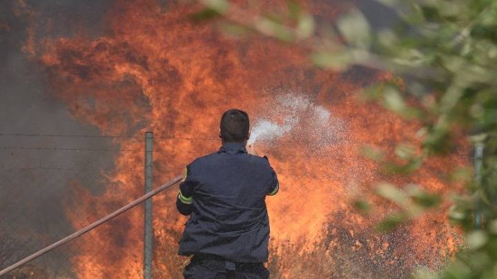 Υψηλός κίνδυνος πυρκαγιάς σε Θεσσαλονίκη και Χαλκιδική-Απαγόρευση κυκλοφορίας σε Κασσάνδρα, Σιθωνία, Αριστοτέλη