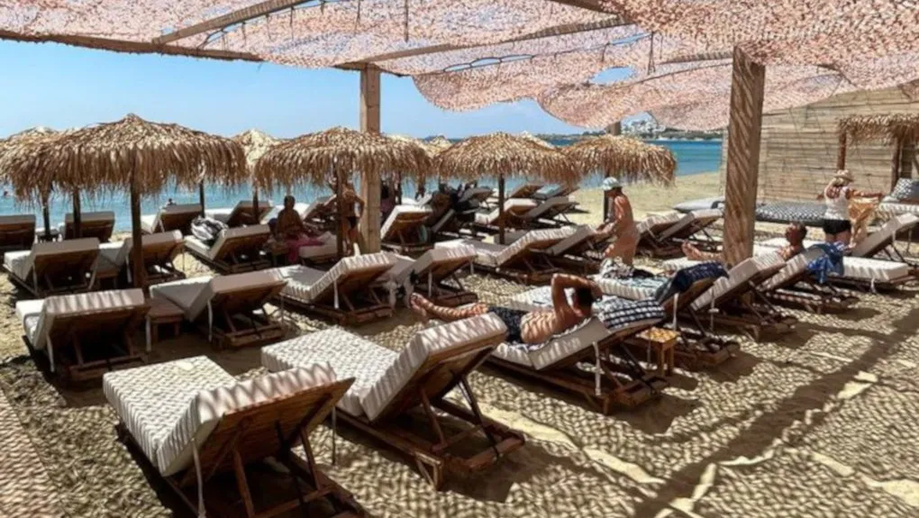 Tήνος:3.000 τ.μ παραλίας είχαν καταλάβει παράνομα οι επιχειρηματίες του νησιού