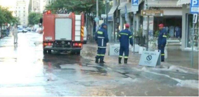 Θεσσαλονίκη:Πλημμύρισε η Ερμού από σπασμένο αγωγό ύδρευσης