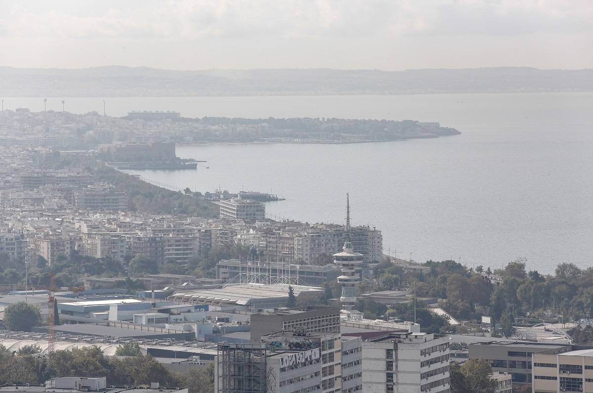 O καιρός σήμερα: Παροδικές νεφώσεις με πιθανότητα βροχής ή καταιγίδας