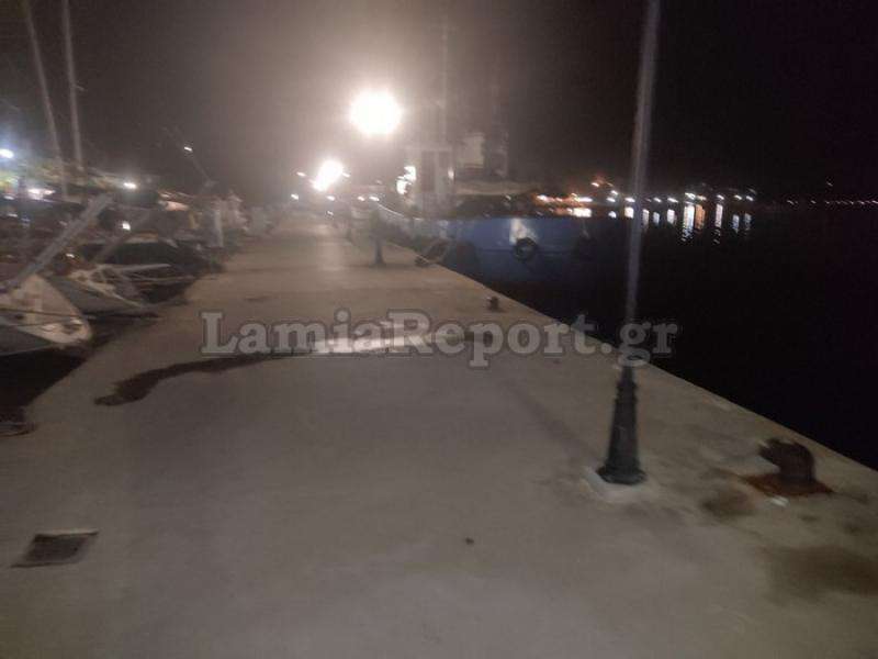 Παραλίγο τραγωδία στη Φθιώτιδα – 29χρονος έπεσε με το αναπηρικό καροτσάκι του στη θάλασσα