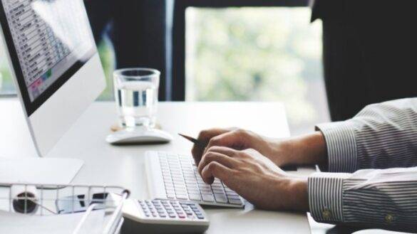 Οι Έλληνες δουλεύουν τις περισσότερες ώρες στην ΕΕ σύμφωνα με την Eurostat