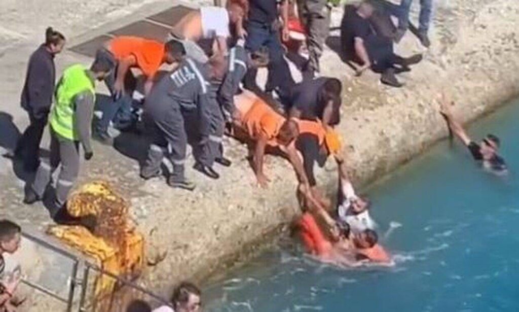 Λιμάνι Τήνου: Γυναίκα έπεσε στη θάλασσα κατά την επιβίβασή της σε πλοίο