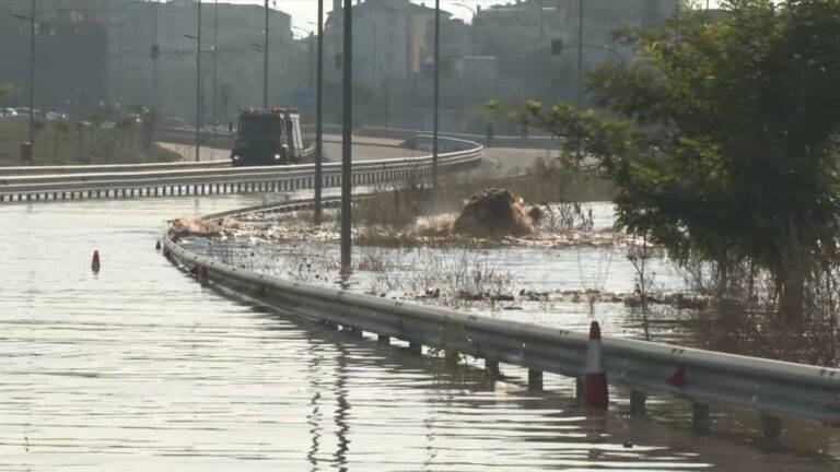 Θεσσαλία: Εκκενώνονται Βρυότοπος και Αμπελώνας – Έσπασε ανάχωμα του Πηνειού