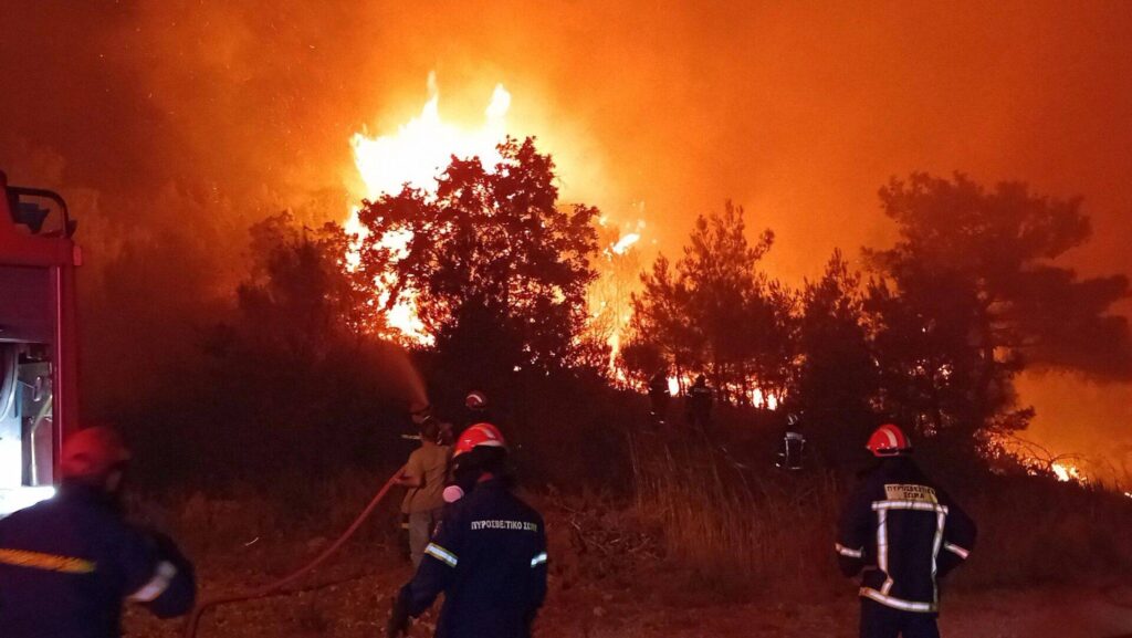 Στο έλεος της πύρινης λαίλαπας για 16η μέρα ο Έβρος