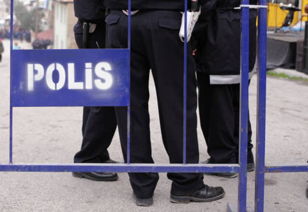 Ένας νεκρός και τραυματίες σε συμπλοκή με πυροβολισμούς στη Σμύρνη