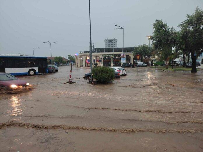 Εκτεταμένες καταστροφές από την κακοκαιρία – Μάχη με τα πλημμυρικά φαινόμενα