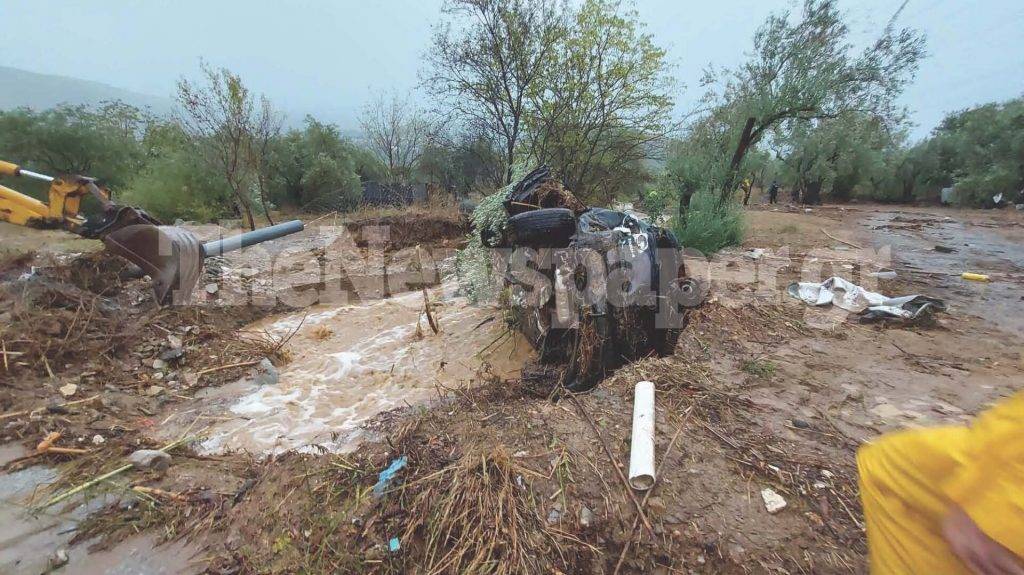 Νεκρός ανασύρθηκε ηλικιωμένος που παρασύρθηκε από τα νερά και καταπλακώθηκε από όχημα