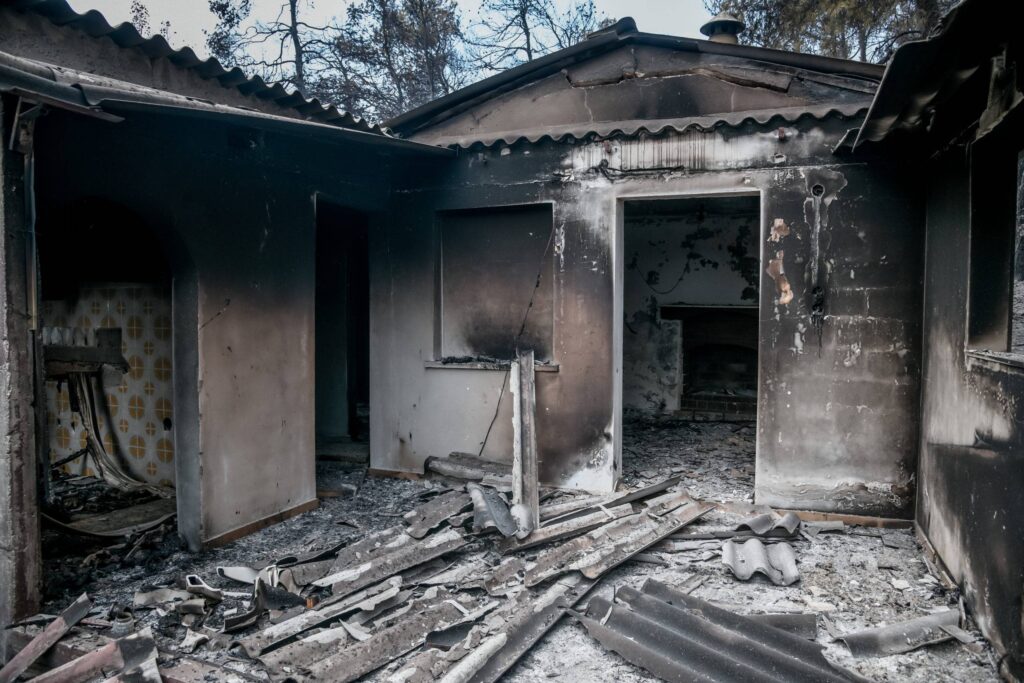 Πυρκαγιές: Εξάμηνη αναστολή πλειστηριασμών για τους πληγέντες Ιουλίου, Αυγούστου και Σεπτεμβρίου