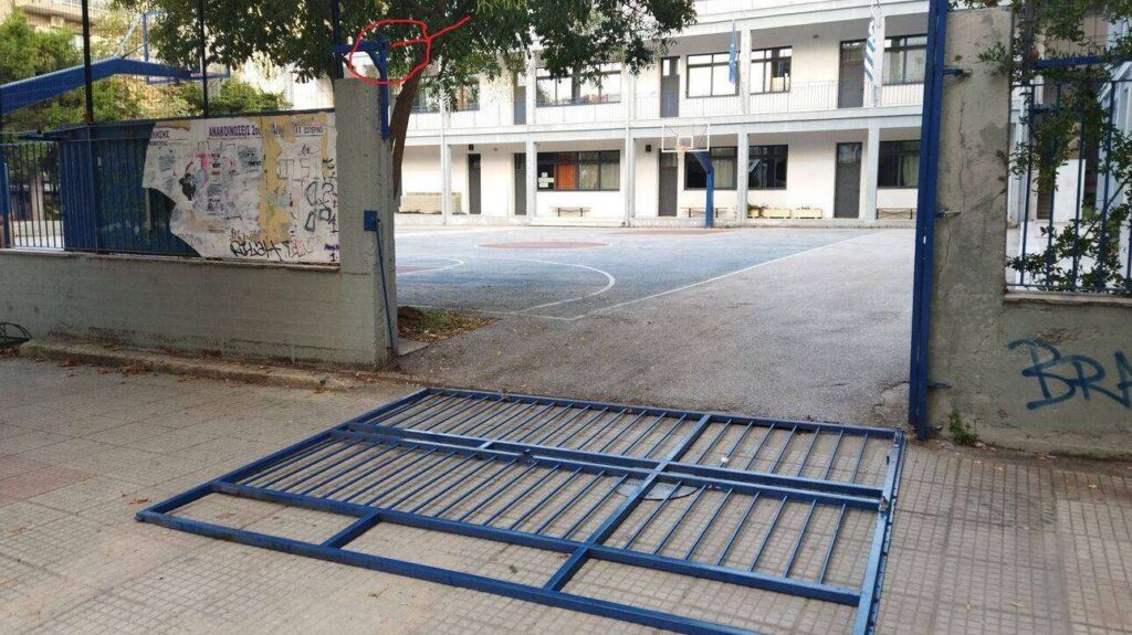 Στο Βόλο καθηγήτρια τραυματίστηκε από κατάρρευση καγκελόπορτας – Στη Ρόδο εκπαιδευτικός τραυματίστηκε από πτώση σπασμένου τζαμιού