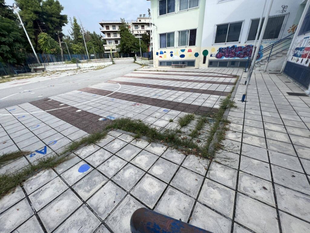 Καταγγελία: Δημοτικά σχολεία ανοίγουν τη Δευτέρα σε κτίρια με επικίνδυνα σημεία για τα παιδιά και πολλά προβλήματα