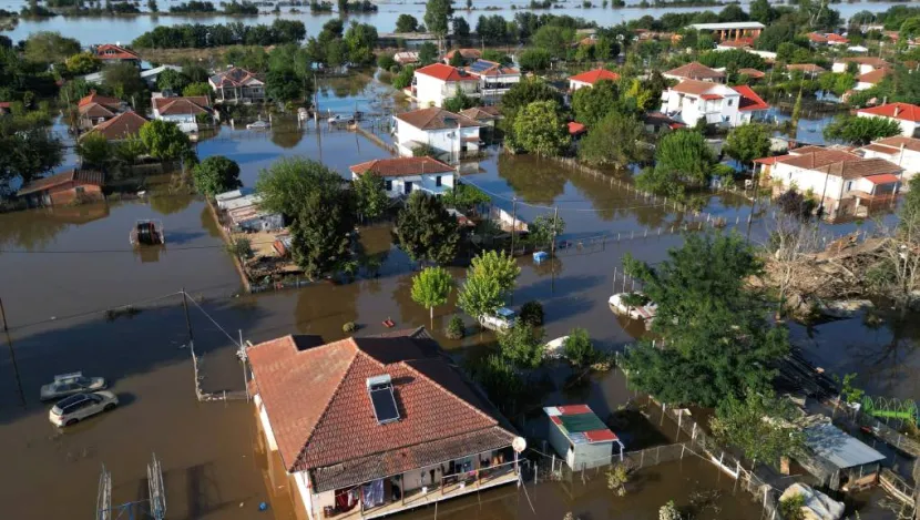 Γιαγιά 104 ετών από τη Θεσσαλία: «Να βάλει μυαλό ο κόσμος να μην τους ξαναψηφίσει» // ΒΙΝΤΕΟ