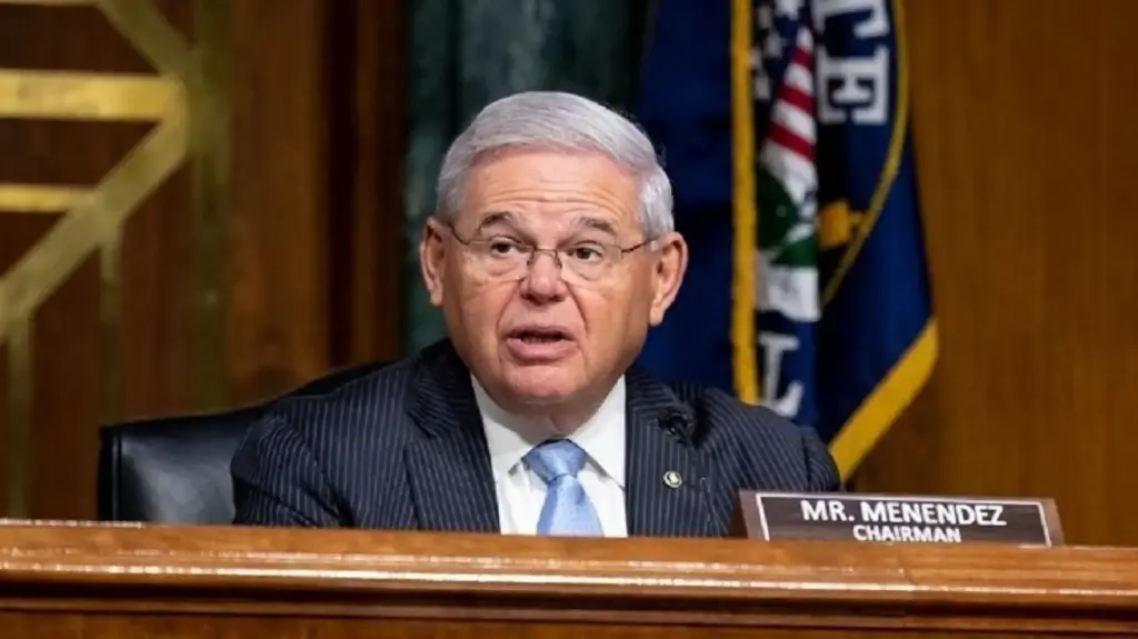 Αποχωρεί ο Μενέντεζ από την προεδρία της Επιτροπής Εξωτερικών Υποθέσεων