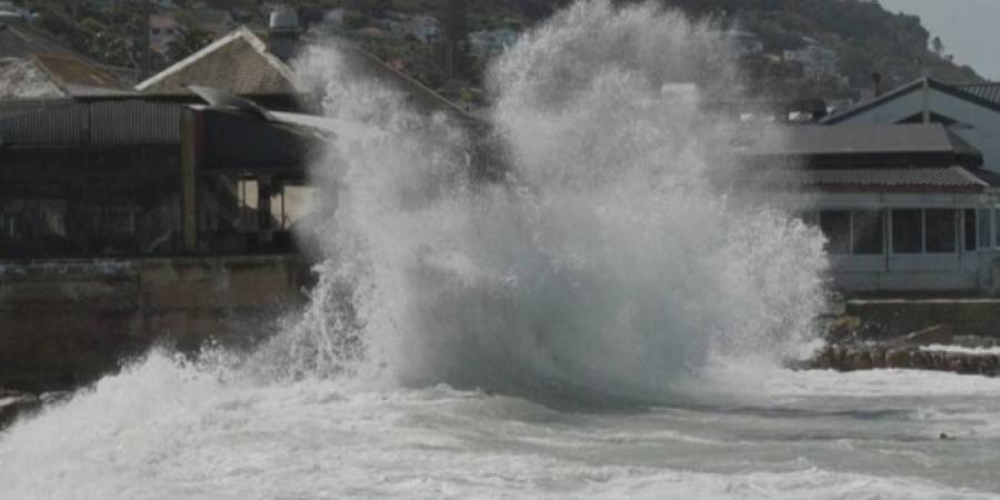 Νότια Αφρική: Κύματα 9,5 μέτρων χτύπησαν παραλιακές περιοχές //ΒΙΝΤΕΟ