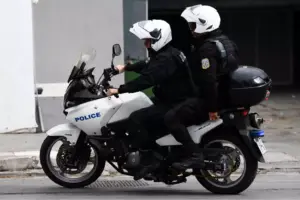 Έγκυος σε 12 λεπτά από τo σταθμό των ΚΤΕΛ έως το Ιπποκράτειο με τη βοήθεια της Αστυνομίας
