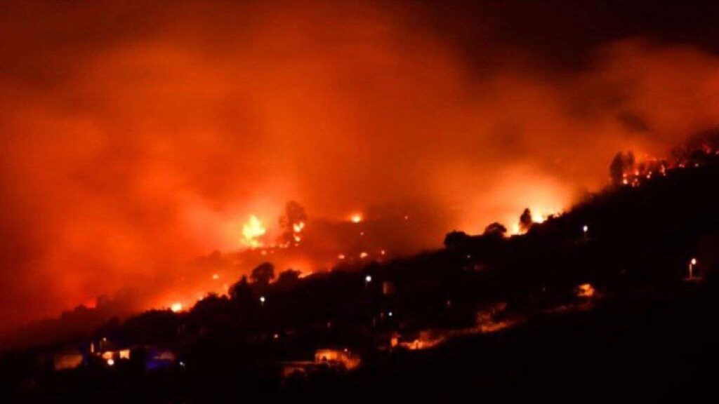 Κανάριοι Νήσοι: Μεγάλη πυρκαγιά στην Τενερίφη- Περισσότεροι από 3.000 άνθρωποι απομακρύνθηκαν από την περιοχή