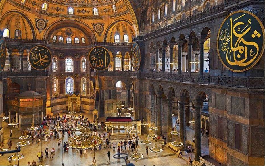 Αγιά Σοφιά: Είσοδος με εισιτήριο για τους τουρίστες – Δωρεάν για τους Τούρκους