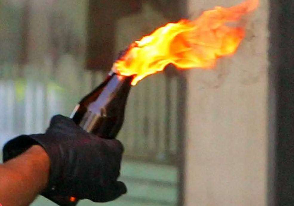 Μοσχάτο: 8 συλλήψεις για επίθεση με μολότοφ στην αυλή σχολείου