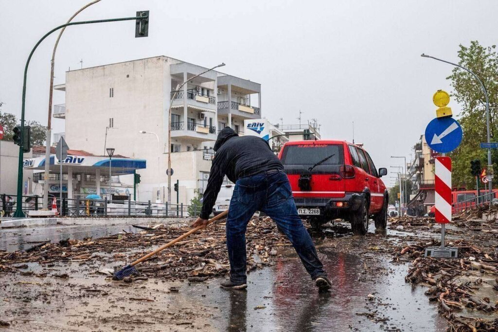 Βόλος: Άνοιξαν σήμερα τα σχολεία παρά τα τεράστια προβλήματα – Χωρίς πόσιμο νερό, πολλές περιοχές