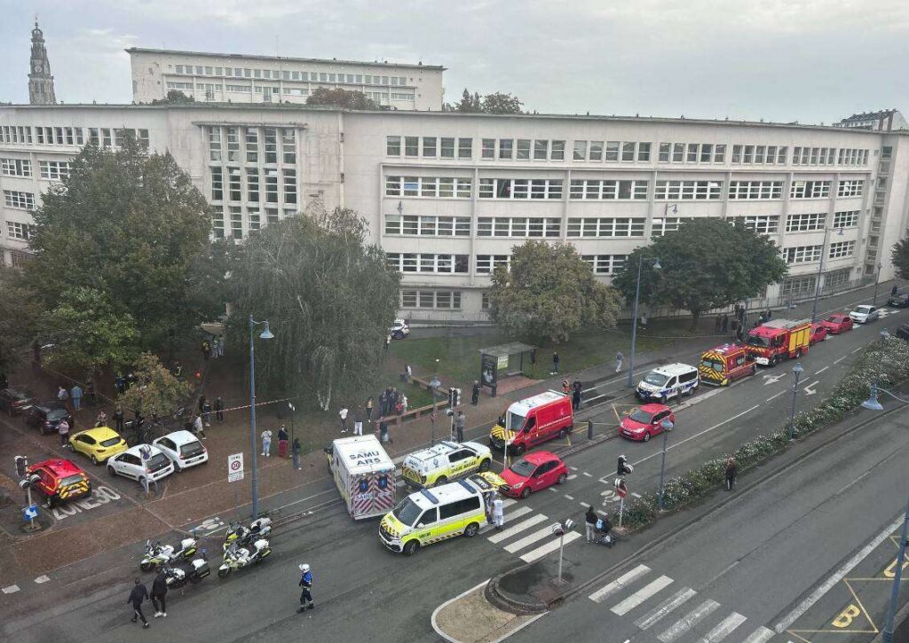 Γαλλία: Νεκρός ένας καθηγητής σε λύκειο μετά από επίθεση με μαχαίρι – Την ώρα της επίθεσης, φώναξε «ο Αλλάχ είναι μεγάλος»