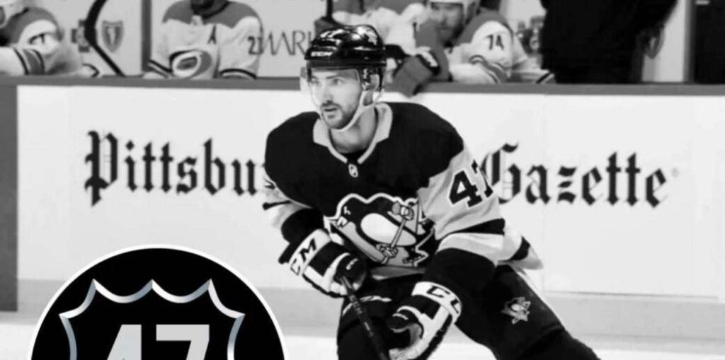 Σοκ σε αγώνα χόκεϊ: Η στιγμή που αθλητής δέχεται χτύπημα από το παγοπέδιλο που του κόβει τον λαιμό – Σκληρές εικόνες