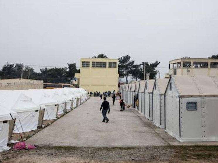 Συναγερμός στη Λέρο:100 παράνομοι μετανάστες επιχείρησαν να το «σκάσουν» ομαδικά από το ΚΥΤ – Αναζητούνται ακόμα 19