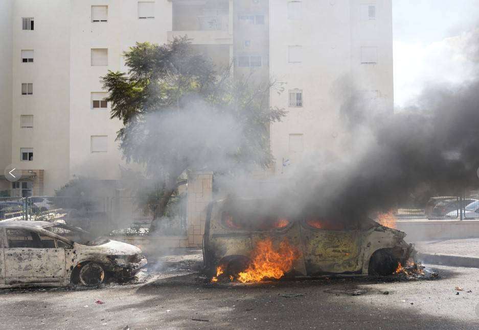 Νετανιάχου –«Είμαστε σε πόλεμο»: Τουλάχιστον 22 οι νεκροί από την επίθεση της Χαμάς στο Ισραήλ – Αντίποινα στη Γάζα