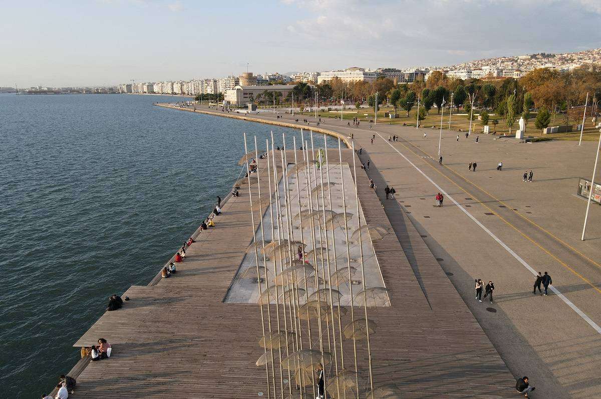 O καιρός σήμερα: Αραιή συννεφιά με υψηλές θερμοκρασίες