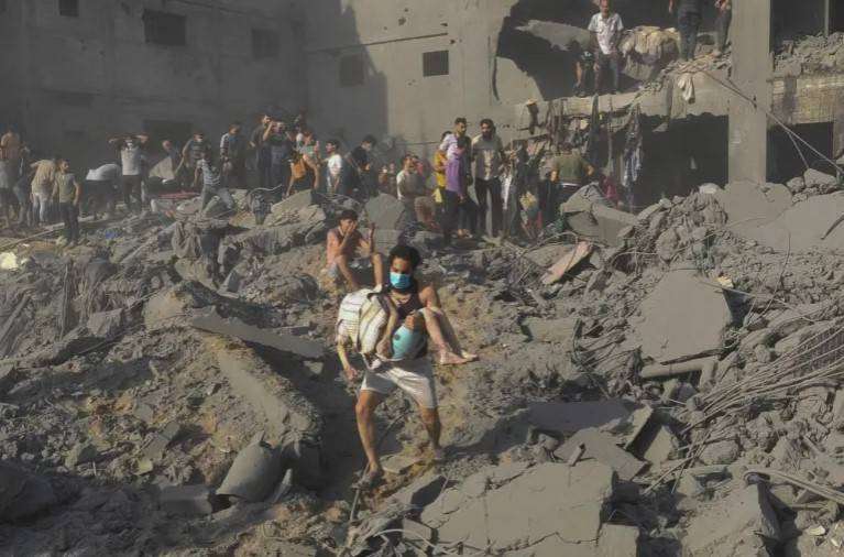 Δεκάδες νεκροί από ισραηλινή αεροπορική επίθεση στον προσφυγικό καταυλισμό της Γάζας