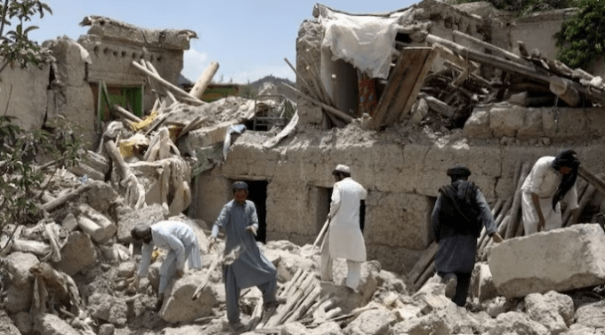 Περισσότεροι από 2.000 οι νεκροί από τους ισχυρούς σεισμούς που συγκλόνισαν το δυτικό Αφγανιστάν