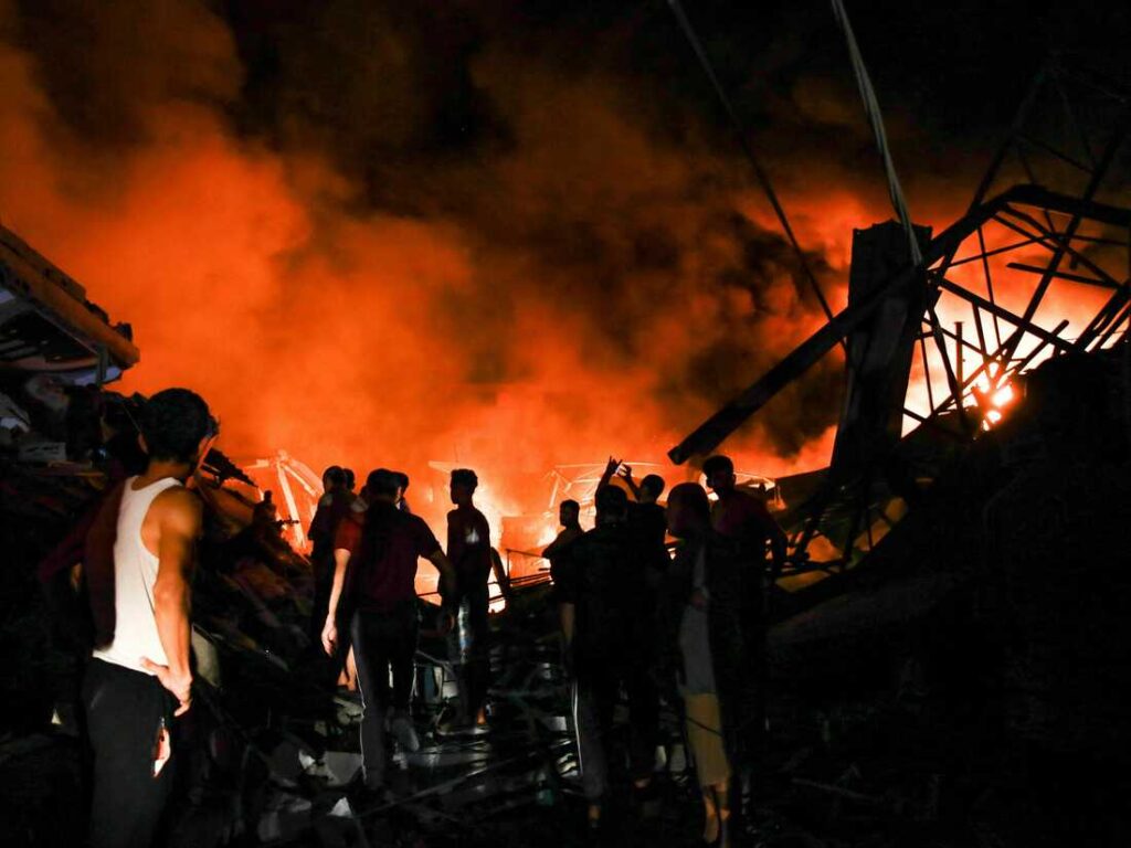 Σφοδροί βομβαρδισμοί στη Λωρίδα της Γάζας, διακόπηκαν τηλεπικοινωνίες και Ίντερνετ – Με ομοβροντία ρουκετών απάντησε η Χαμάς