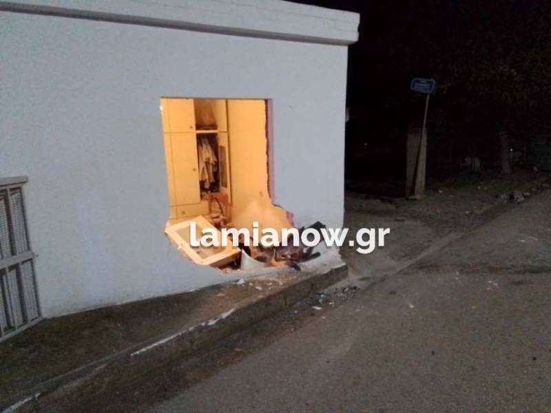Λαμία: ΙΧ “καρφώθηκε” στην κρεβατοκάμαρα σπιτιού