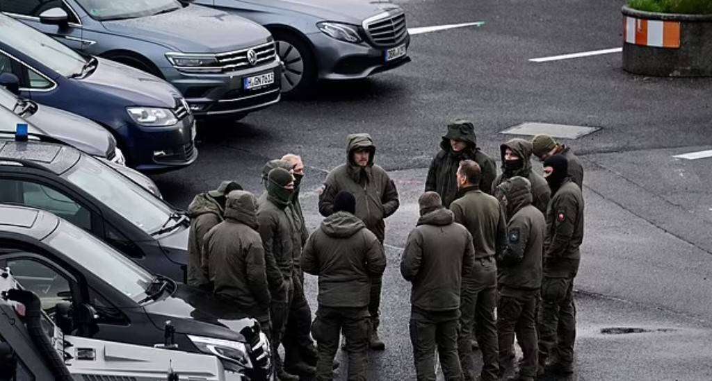 Ομηρία στο Αμβούργο: «Τούρκος» ο ένοπλος που απήγαγε την τετράχρονη κόρη του και πυροβολούσε στον διάδρομο προσγείωσης