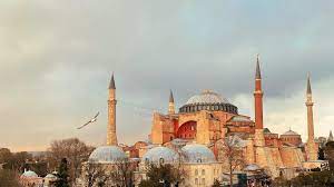 Υπό κατάρρευση η οροφή της Αγια Σοφιάς- Πέφτουν κομμάτια από τον τρούλο(βιντεο)