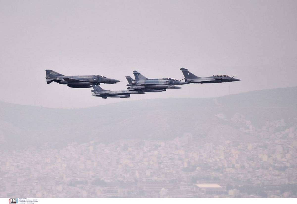 Μαχητικά αεροσκάφη πάνω από πόλεις και ακριτικά νησιά - Στις 12 το μεσημέρι η διέλευση πάνω από τη Θεσσαλονίκη
