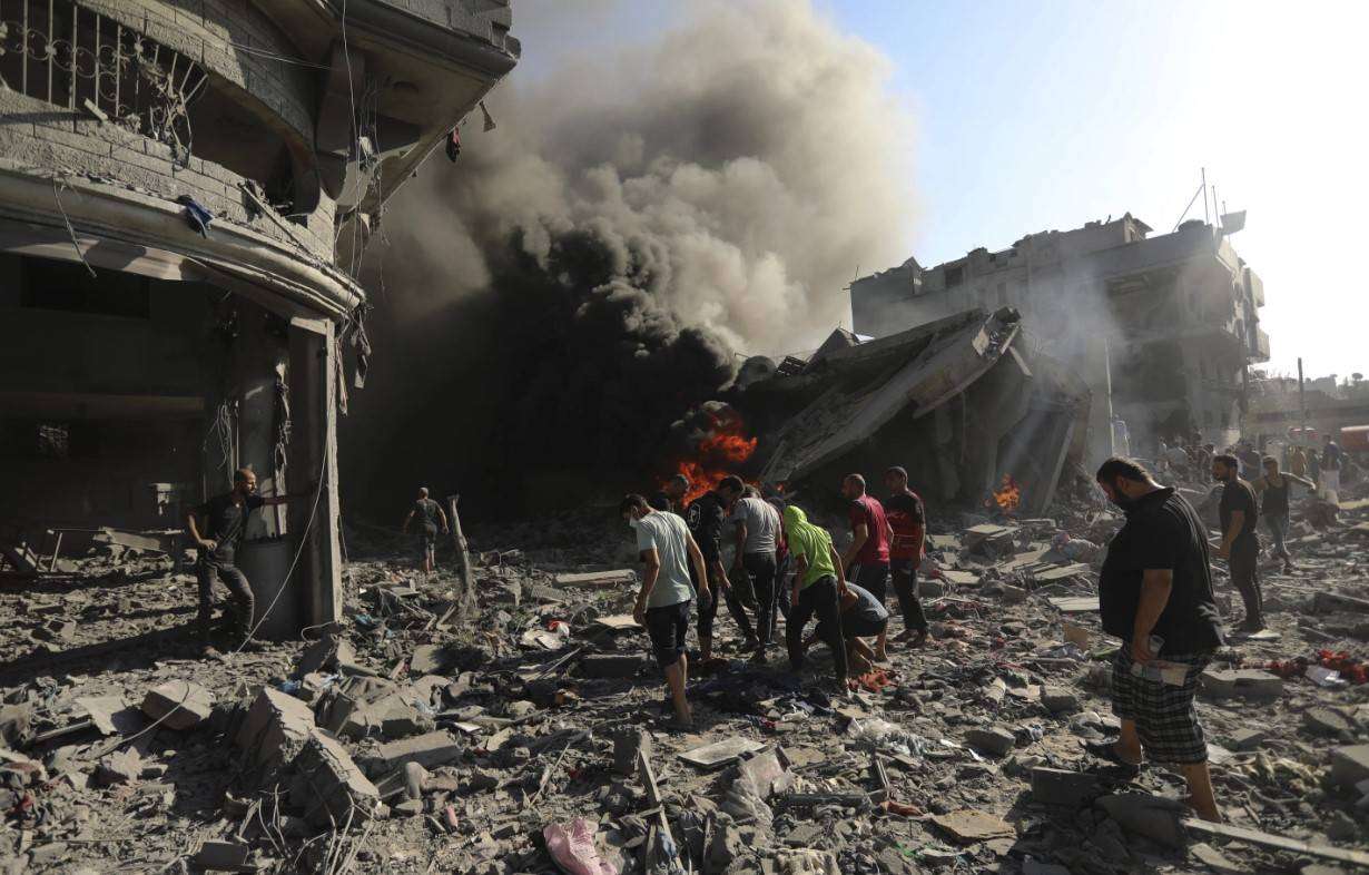 Ισραηλινά πολεμικά αεροσκάφη έπληξαν προσφυγικό καταυλισμό στη Λωρίδα της Γάζας, σκοτώνοντας τουλάχιστον 33 ανθρώπους