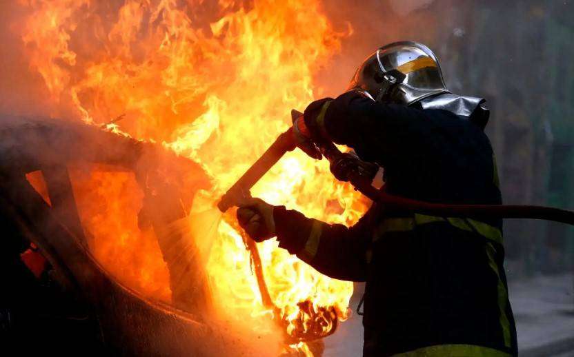 Θεσσαλονίκη: ΙΧ παραδόθηκε στις φλόγες στο δρόμο Θέρμης-Πανοράματος