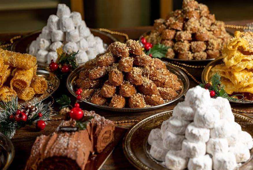 Η ακρίβεια “τσακίζει” φέτος μελομακάρονα, κουραμπιέδες και άλλα χριστουγεννιάτικα γλυκά