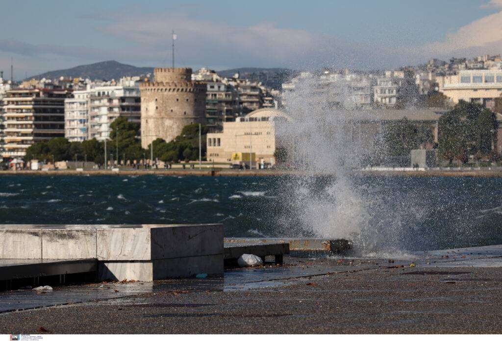 Ο καιρός σήμερα: Τσουχτερό κρύο – Ισχυροί πρωινοί άνεμοι