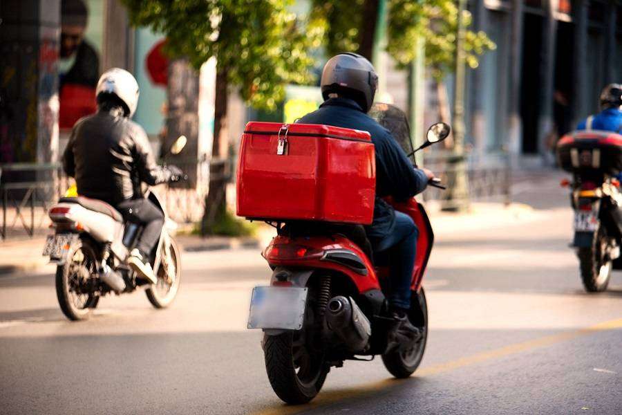 Θεσσαλονίκη: Συγκέντρωση διαμαρτυρίας για τον θανάσιμο τραυματισμό του 39χρονου διανομέα