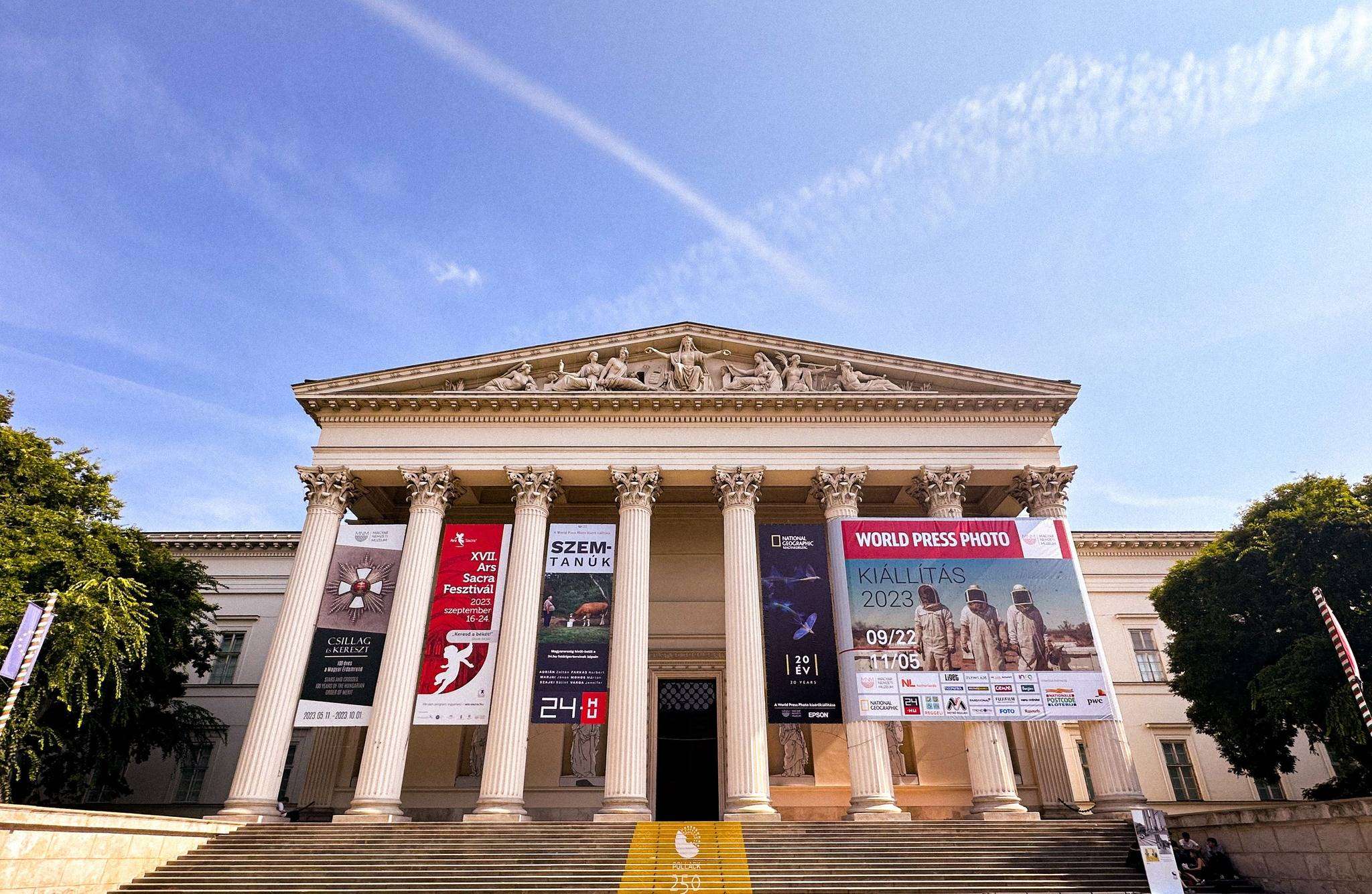 Ουγγαρία: Απαγορεύεται σε ανηλίκους η είσοδος στην έκθεση World Press Photo - Οι φωτογραφίες παραβιάζουν νόμο που αφορά τη ΛΟΑΤΚΙ+ κοινότητα