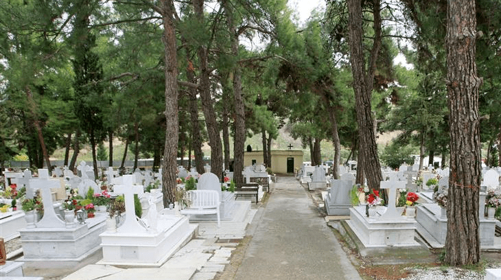 Τιμές …φωτιά: Από 9 έως και 27 χιλιάδες ευρώ ο οικογενειακός τάφος – Τελευταίες «κατοικίες… κομψοτέχνημα»