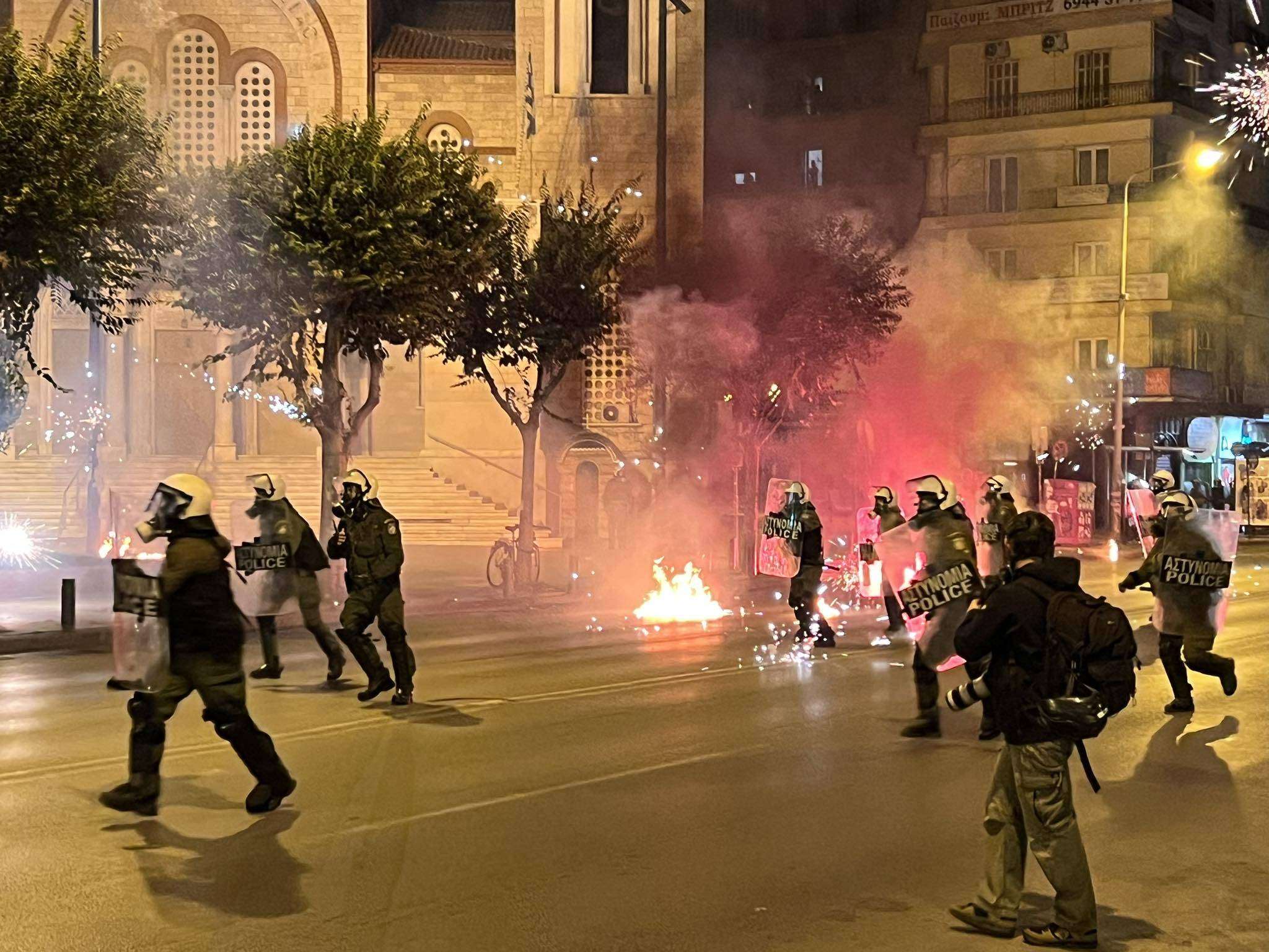 Θεσσαλονίκη: 3 συλλήψεις και 14 προσαγωγές πριν και μετά την πορεία για την 50η Επέτειο της Εξέγερσης του Πολυτεχνείου