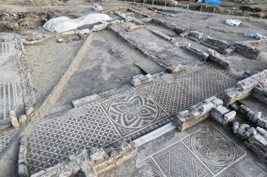 Ανακαλύφθηκε στην Καππαδοκία τεράστιο ψηφιδωτό και την ελληνική επιγραφή «αν είσαι υγιής, μπες»