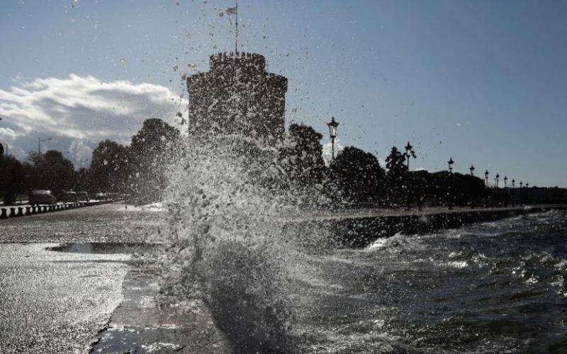 Ο καιρός σήμερα: Θυελλώδεις άνεμοι στην Κεντρική Μακεδονία – Έως και 8 μποφόρ στον Θερμαϊκό