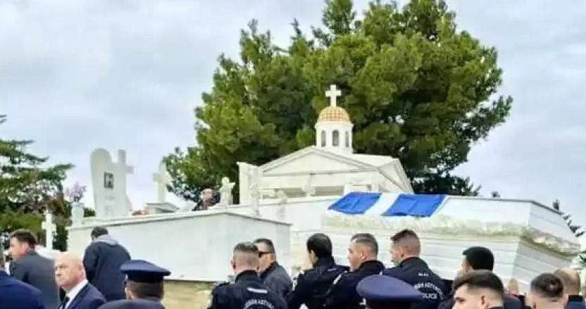 Σε κλίμα οδύνης η κηδεία του 29χρονου αστυνομικού της ομάδας ΔΙ.ΑΣ- Προθεσμία για να απολογηθεί πήρε ο 17χρονος Ρομά