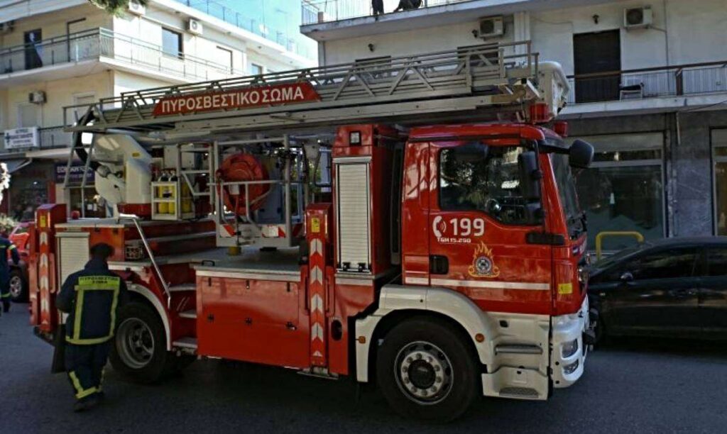 Ελευσίνα: Νεκρός εντοπίστηκε άντρας μετά από φωτιά σε πολυκατοικία