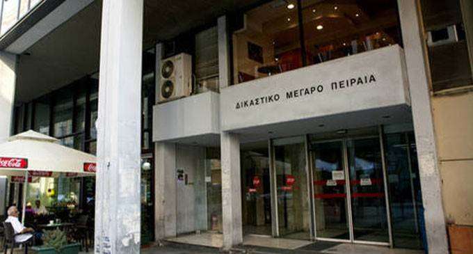 Στις 11:00 η απολογία του 18χρονου δράστη της επίθεσης στον αστυνομικό