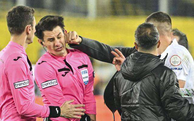 Τουρκία: «Λουκέτο» στο πρωτάθλημα μετά την γροθιά του προέδρου της Ανκαραγκιουτσού στον διαιτητή